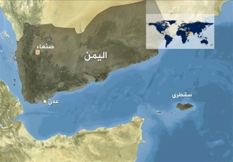 یمن، ادامه جنگ مزدوران عربستان و امارات، جلوگیری از پهلو دریافت کشتی اماراتی در سقطری