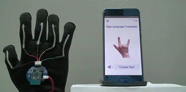دستکشی که زبان اشاره را به زبان گفتار ترجمه می نماید