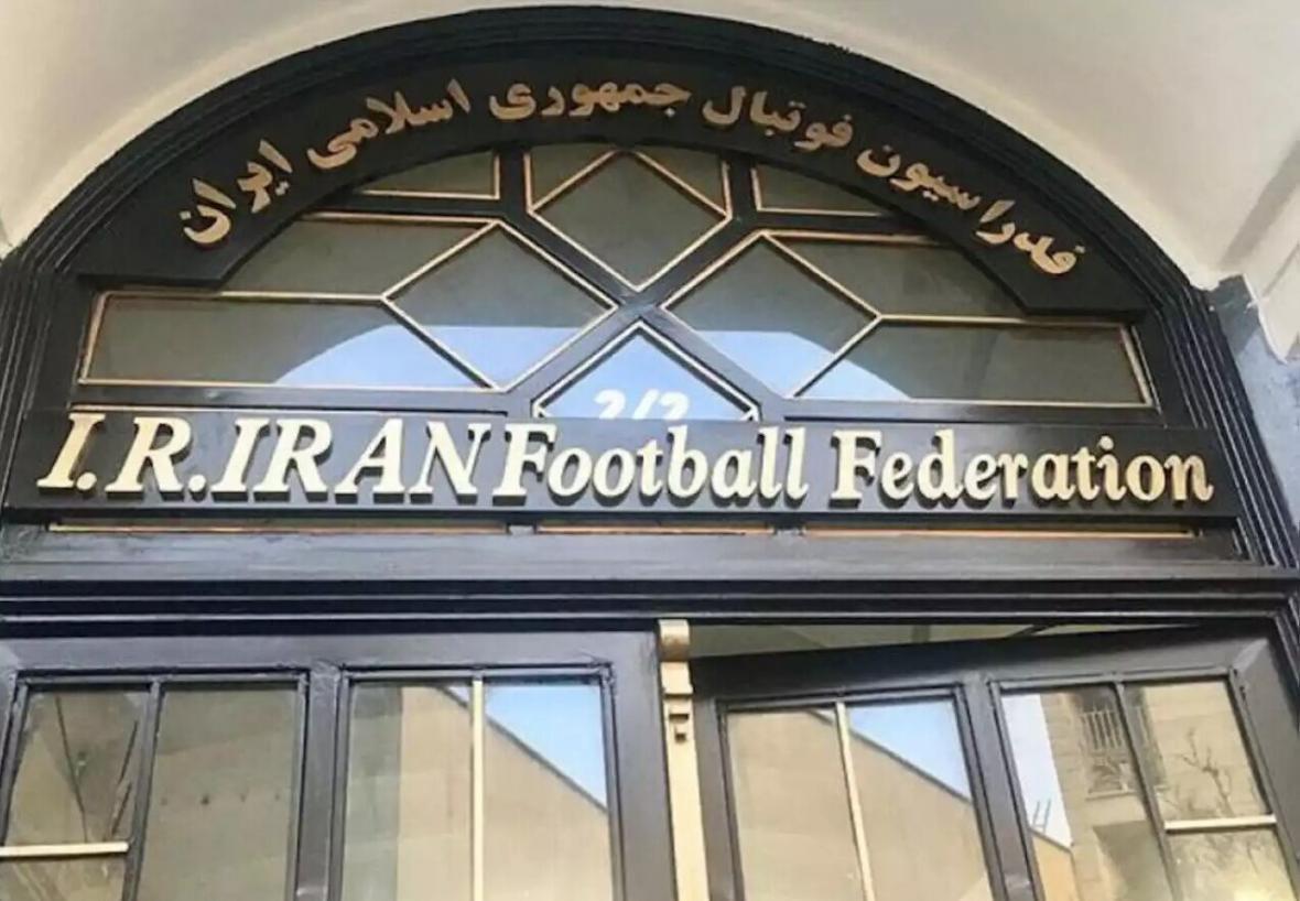 خبرنگاران آخرین نشست هیات رییسه فدراسیون فوتبال پیش از ارسال مجدد اساسنامه به فیفا